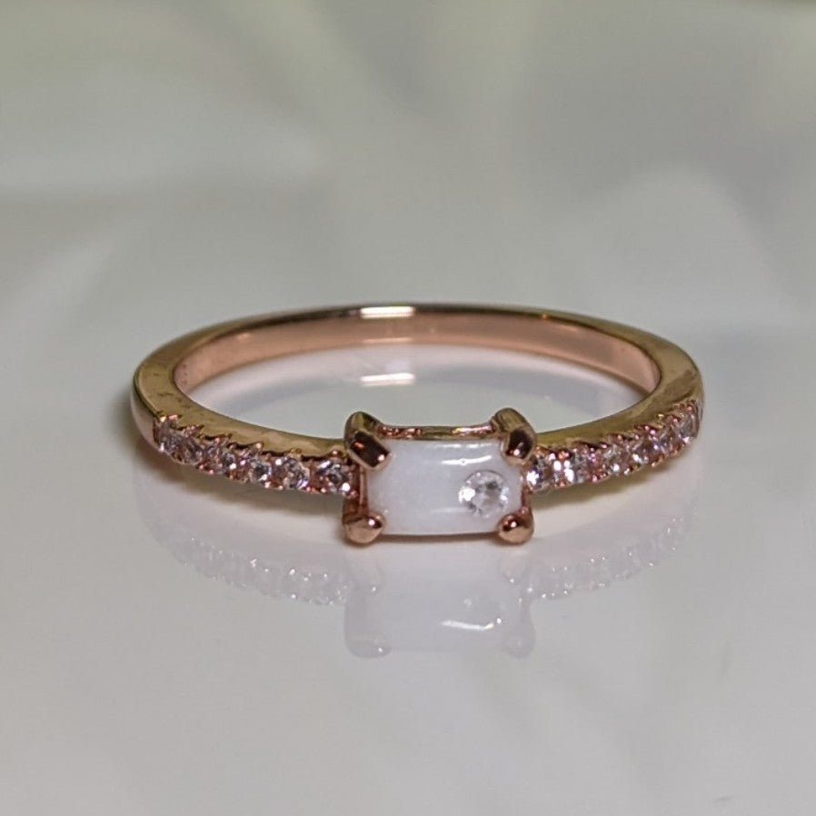 Dainty Minimal Baguette ring