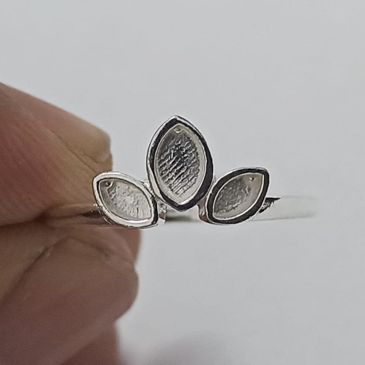 Triple Marquise - 3x5m and 2x4mm bezels