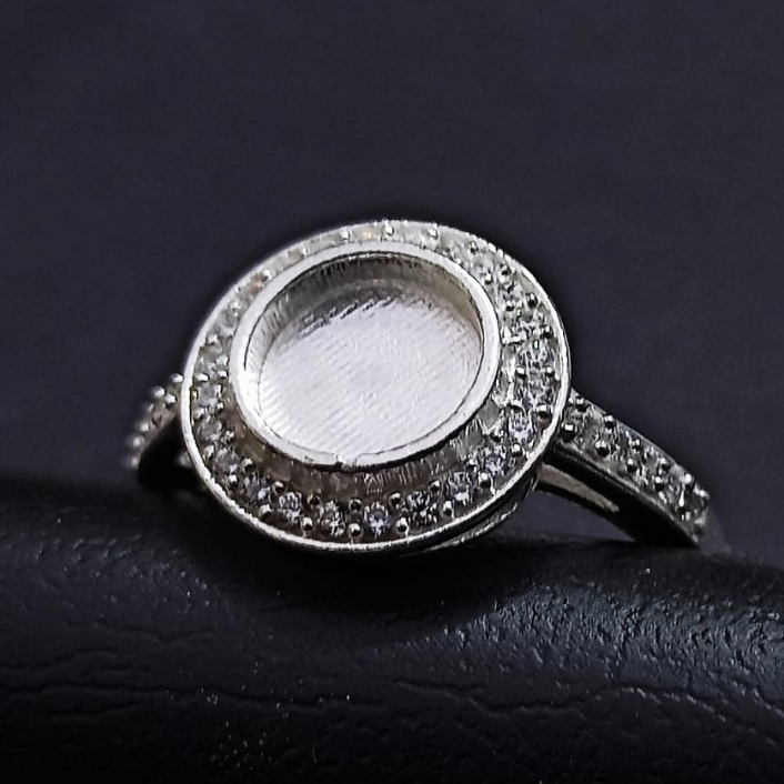 Round Halo ring - 8mm bezel
