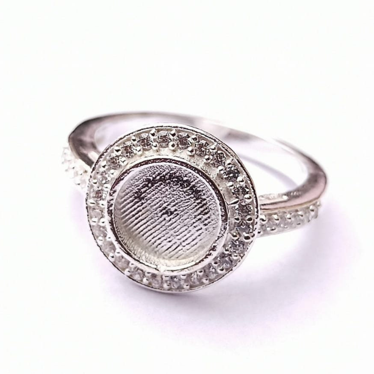 Round Halo ring - 8mm bezel