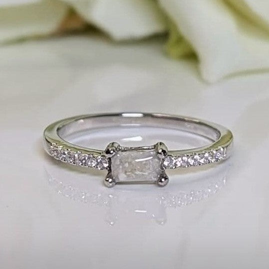 Dainty Minimal Baguette ring