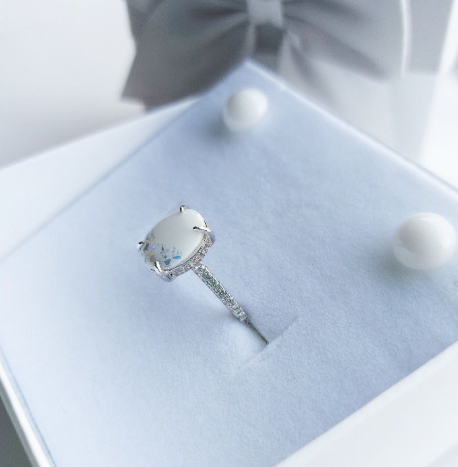 Samantha Hidden Halo ring