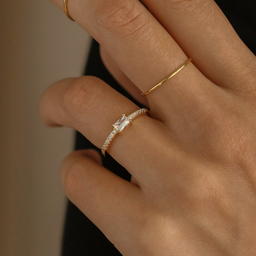Dainty Minimal Baguette ring