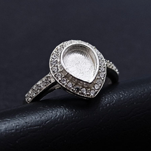Load image into Gallery viewer, Pear shaped Halo ring