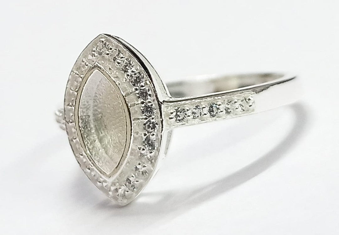 Marquise Halo ring - 4x8mm