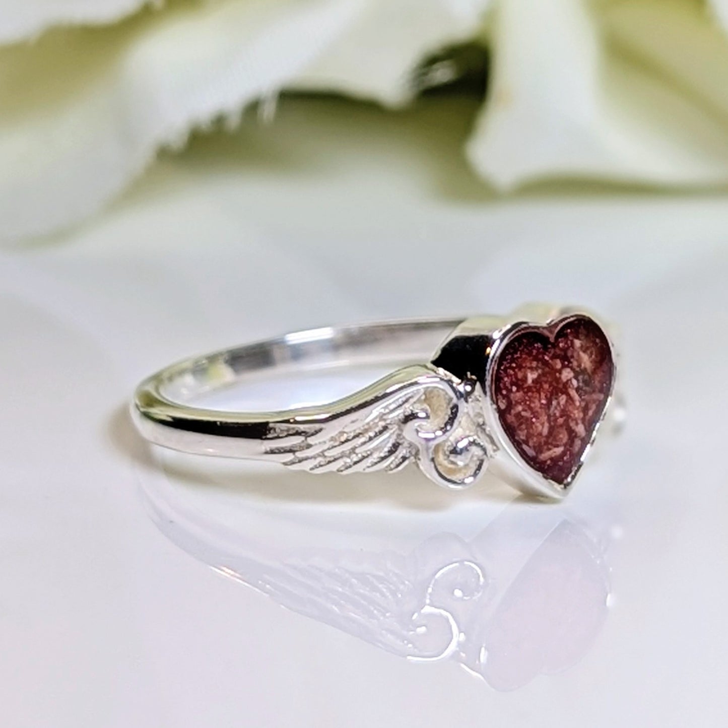 Angel Wings Heart ring - 6 mm heart