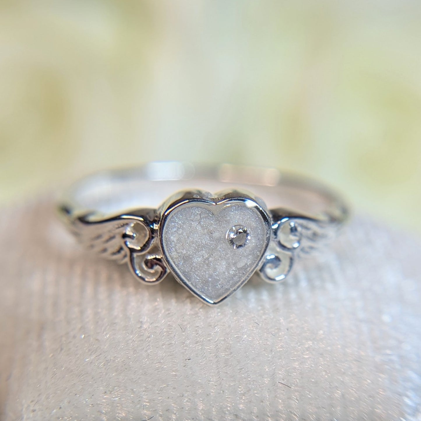Angel Wings Heart ring - 6 mm heart