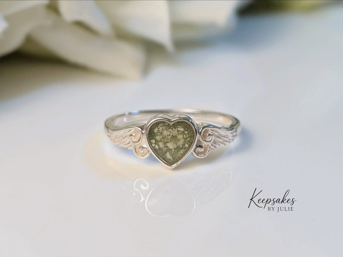 Angel Wings Heart ring - 6 mm heart