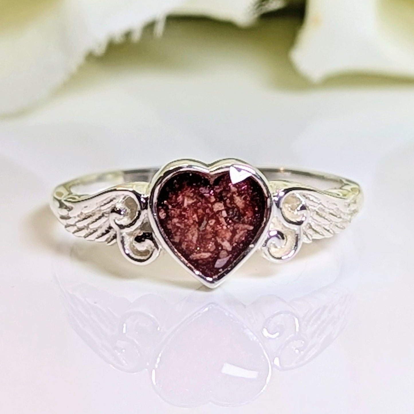 Angel Wings Heart ring - 6 mm heart