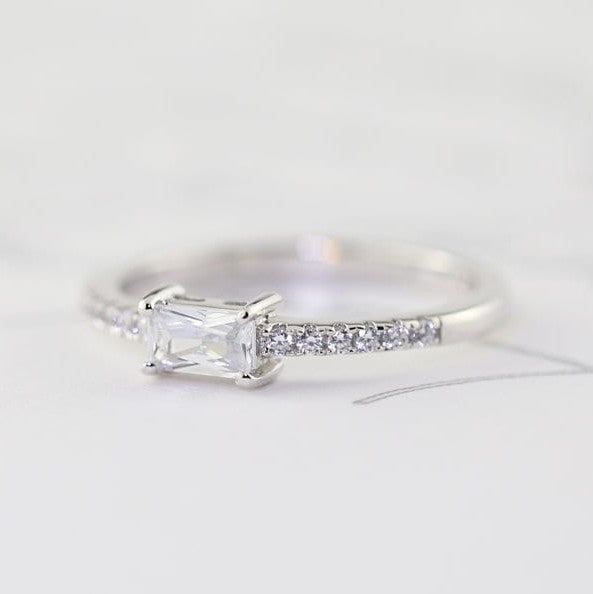 Heavenly Hidden Minimal Baguette Ring