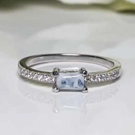 Dainty Minimal Baguette ring