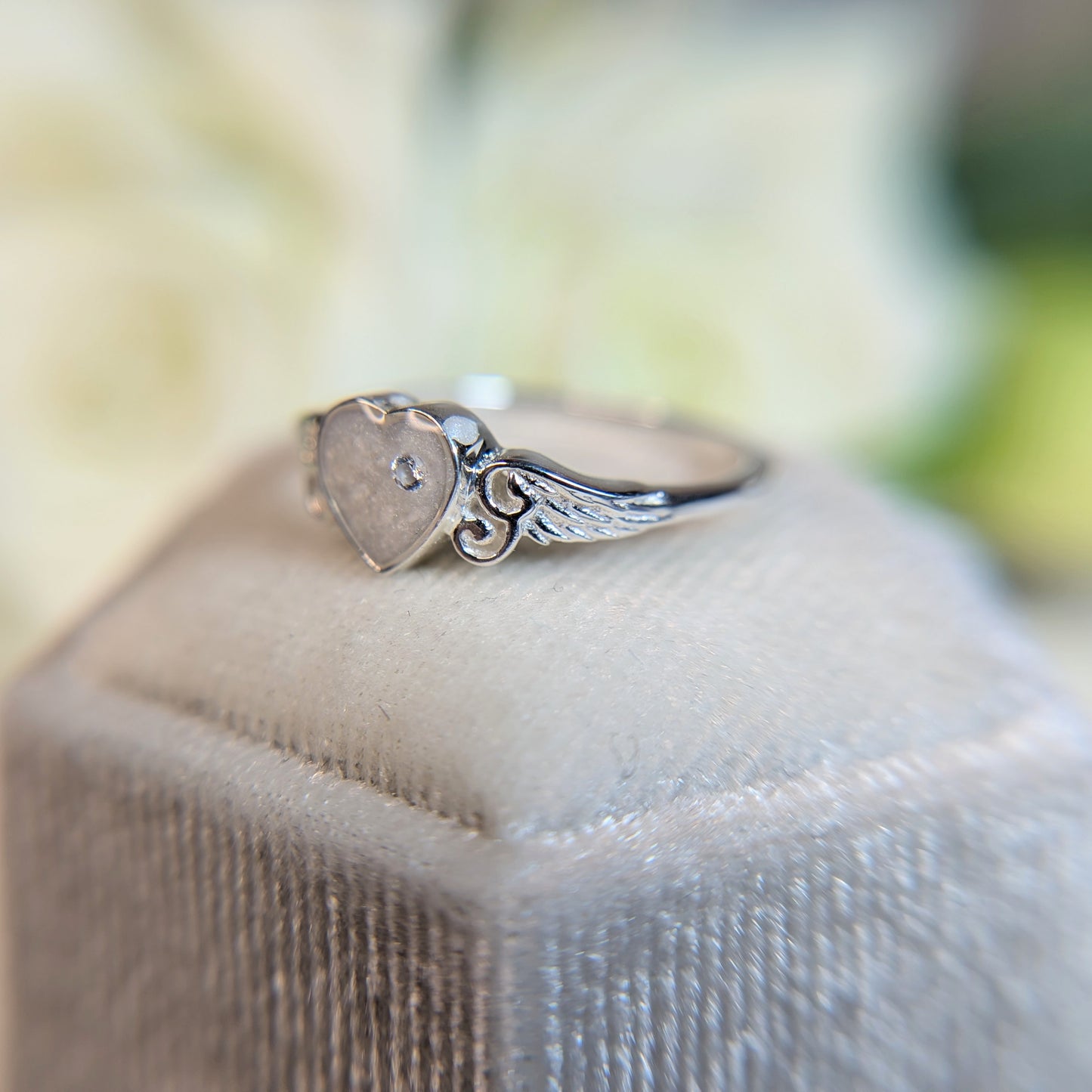 Angel Wings Heart ring - 6 mm heart