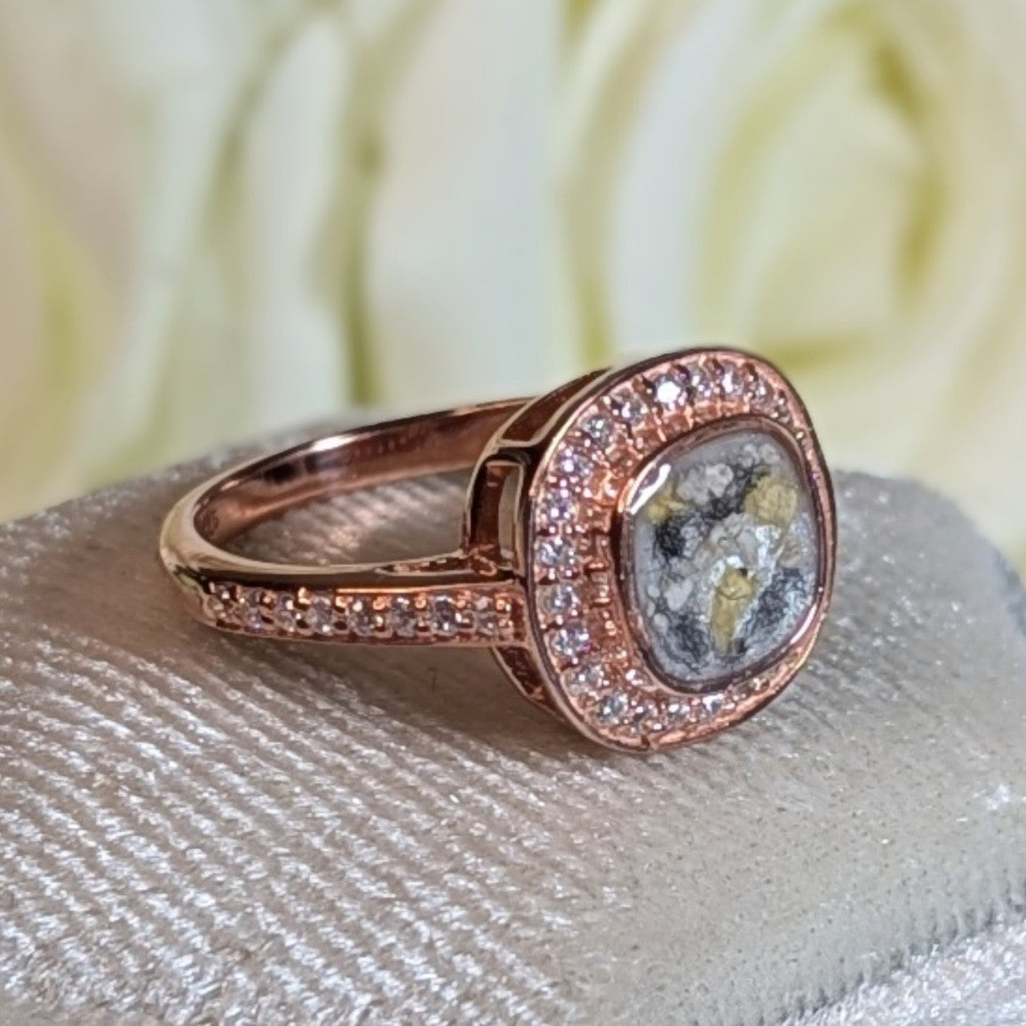 Cushion Halo ring - 7mm bezel