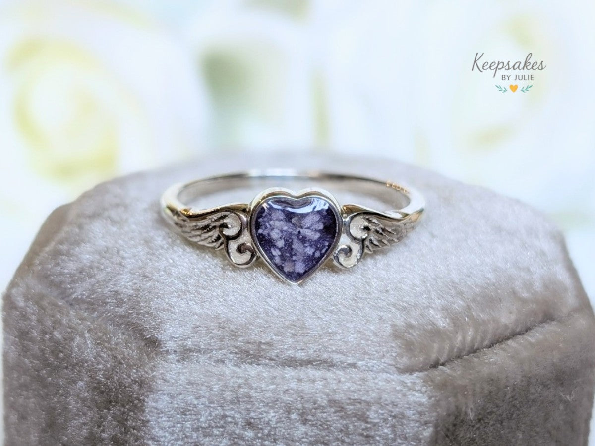 Angel Wings Heart ring - 6 mm heart