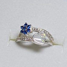 Load image into Gallery viewer, Birthstone Flower ring